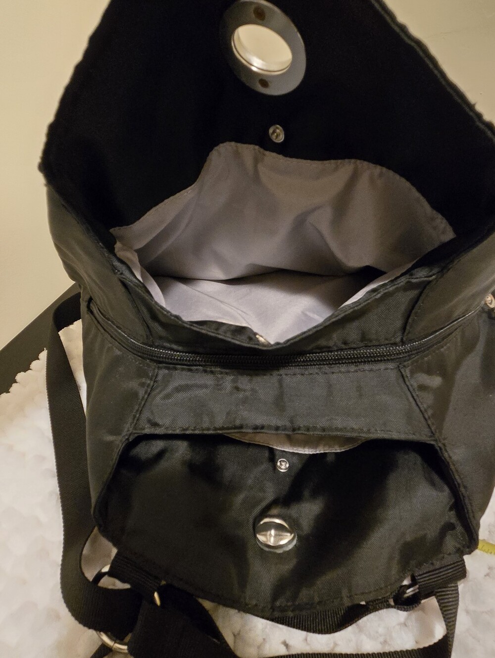 Black Baggallini Backpack Bag with Silver Turn-Lock Closure - Picture 8 of 12